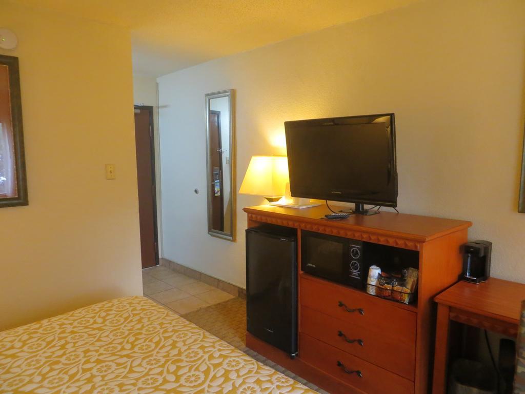Days Inn Austin Crossroads Eksteriør bilde
