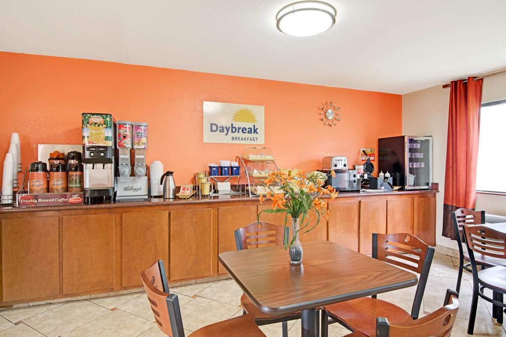 Days Inn Austin Crossroads Eksteriør bilde