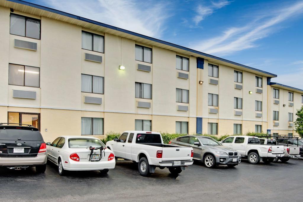 Days Inn Austin Crossroads Eksteriør bilde